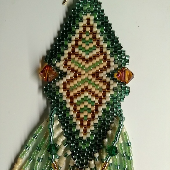 🔥SOLD🔥 at Comanche Pow Wow🔥 Beaded Handmade Green Gold Feather Earrings - Picture 3 of 7